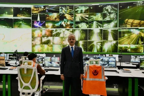 Bakan Uraloğlu Duyurdu! 5G’li Akıllı Yolda Testler Başlıyor